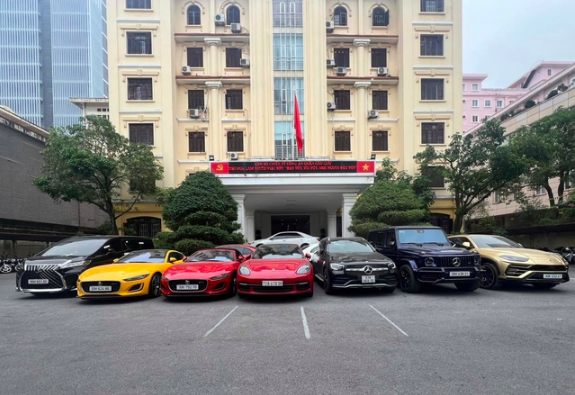 Điểm qua dàn siêu xe, đồng hồ xa xỉ, tiền và vàng thu giữ trong vụ Mr Pips