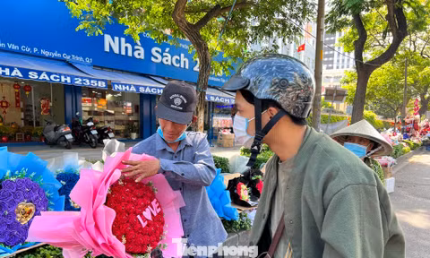 Quà tặng 8/3 'đua' khuyến mãi, loại nào được chọn nhiều nhất?