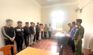 Nhóm đối tượng hỗn chiến, đuổi nhau quanh quảng trường ở Gia Lai