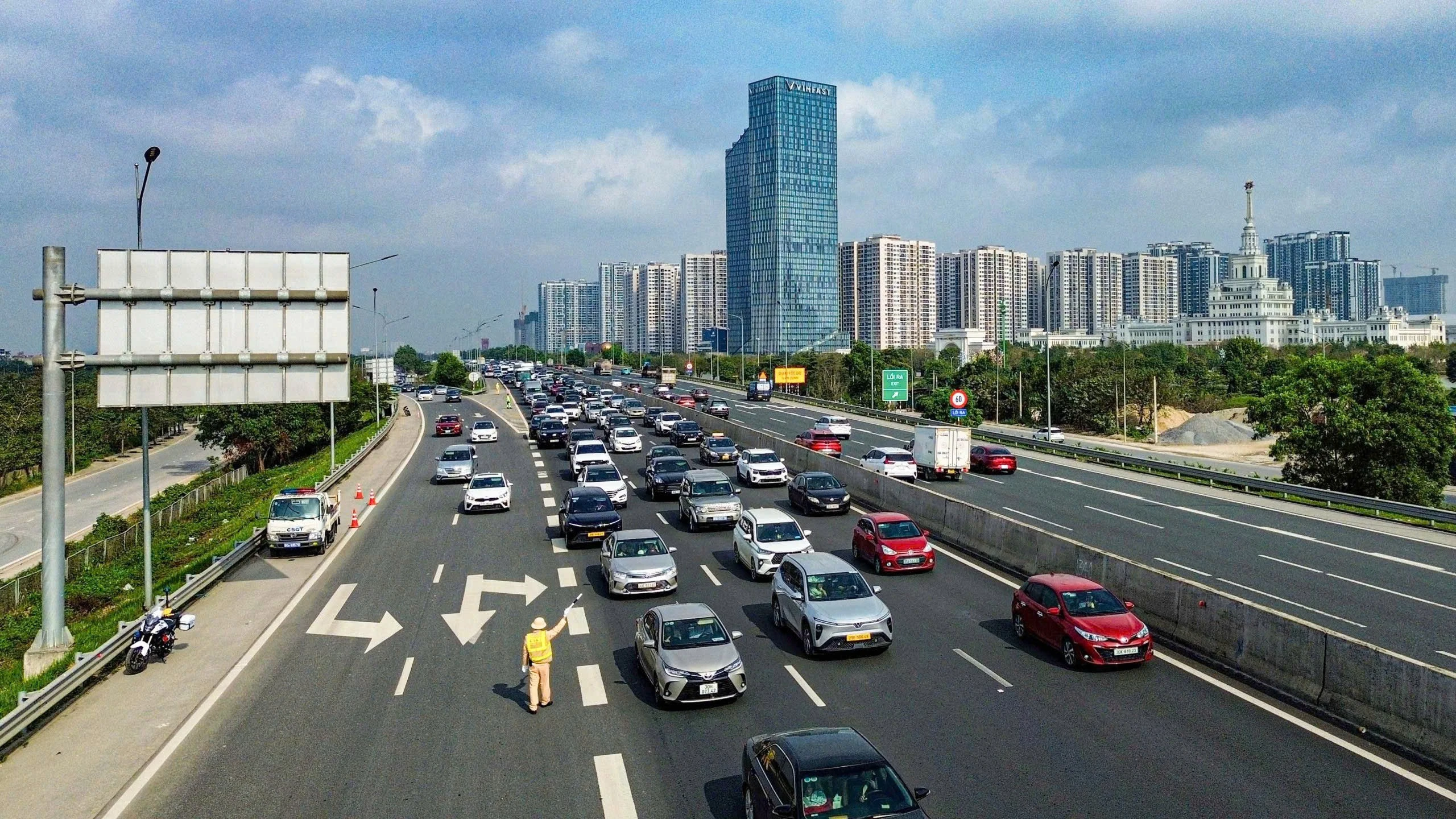 Ngày đầu nghỉ Tết: Tai nạn giao thông giảm, hơn 10.000 vi phạm bị xử lý
