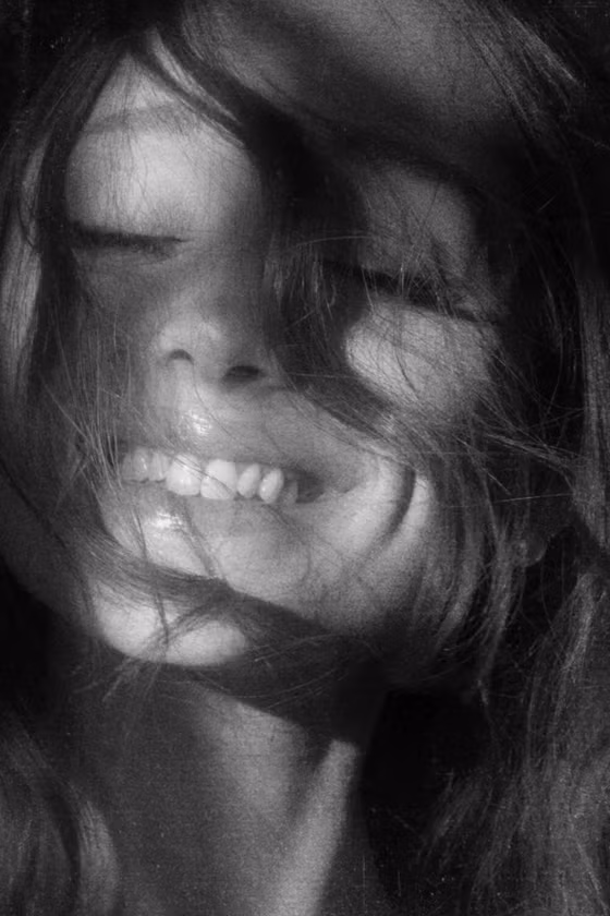 Ariana Grande giành quyền sở hữu toàn bộ dự án âm nhạc với album mới "Petal" 