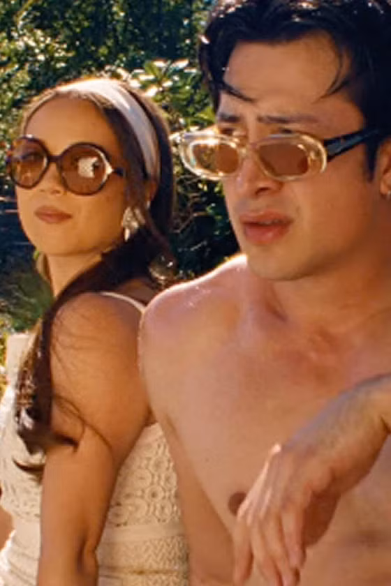 Laufey tung MV "Madwoman" hội tụ dàn sao, Hudson Williams "gây bão visual"