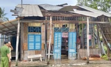 Dông lốc làm sập, tốc mái hơn 40 căn nhà tại Cà Mau