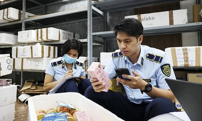 Nhập thuốc thật rồi tách vỉ, thay thế một số viên bằng thuốc kém chất lượng