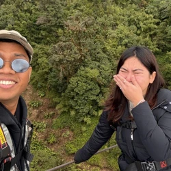 Chàng trai Philippines cầu hôn bạn gái trên cầu treo xuyên mây ở Việt Nam