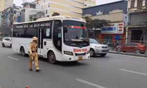 Trong 3 ngày, CSGT Hà Nội xử lý hơn 200 trường hợp xe khách, xe hợp đồng vi phạm giao thông 