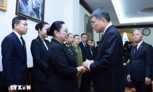 Thủ tướng Lê Minh Hưng viếng Chủ tịch Quốc hội Lào Xaysomphone Phomvihane