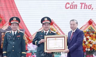 Tổng Bí thư dự Lễ kỷ niệm 80 năm Ngày truyền thống Quân khu 9