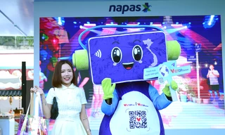 GenZ háo hức trải nghiệm 'một chạm’ của NAPAS tại Ngày thẻ Việt Nam 2025