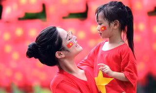 Người trẻ tự hào Việt Nam với ‘Nhà tôi có treo một lá cờ’