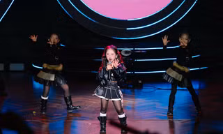 Học sinh lớp 1 giành ngôi quán quân thi hát tiếng Anh