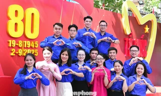 Người trẻ đua trend 'Tôi yêu Tổ quốc tôi'