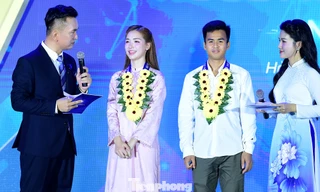 'Thanh niên sống đẹp' Hòa Minzy: Gần 500 em nhỏ gọi hai tiếng 'mẹ Hòa'