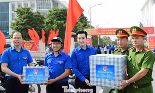 Thành Đoàn Hà Nội ra quân đội hình tình nguyện hỗ trợ giải quyết 5 điểm nghẽn của thành phố
