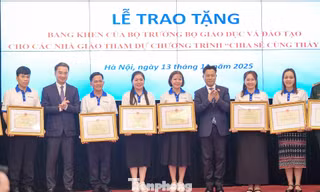 Bộ Giáo dục và Đào tạo tặng bằng khen 80 giáo viên tiêu biểu toàn quốc