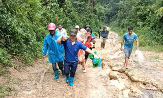 Bí thư Đoàn xã vượt mưa lũ khiêng cáng cứu người suốt 8 tiếng ở Điện Biên