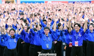 Hàng chục nghìn lượt tình nguyện viên tham gia hỗ trợ cấp đổi thẻ đảng viên