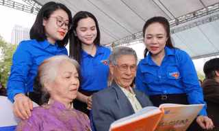 Hành trình 'xuyên không' khám phá 310 địa chỉ đỏ ở Hà Nội