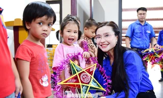 Tết Trung thu thắp sáng ước mơ ở Làng Nủ