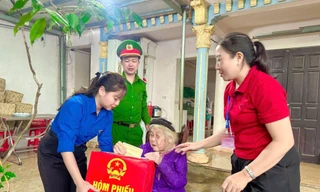 Tuổi trẻ Ninh Bình xung kích hỗ trợ Ngày hội toàn dân tham gia bầu cử