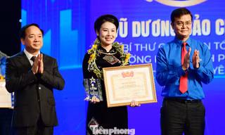 Vinh danh 100 cán bộ Đoàn xuất sắc, lan tỏa tinh thần cống hiến của tuổi trẻ