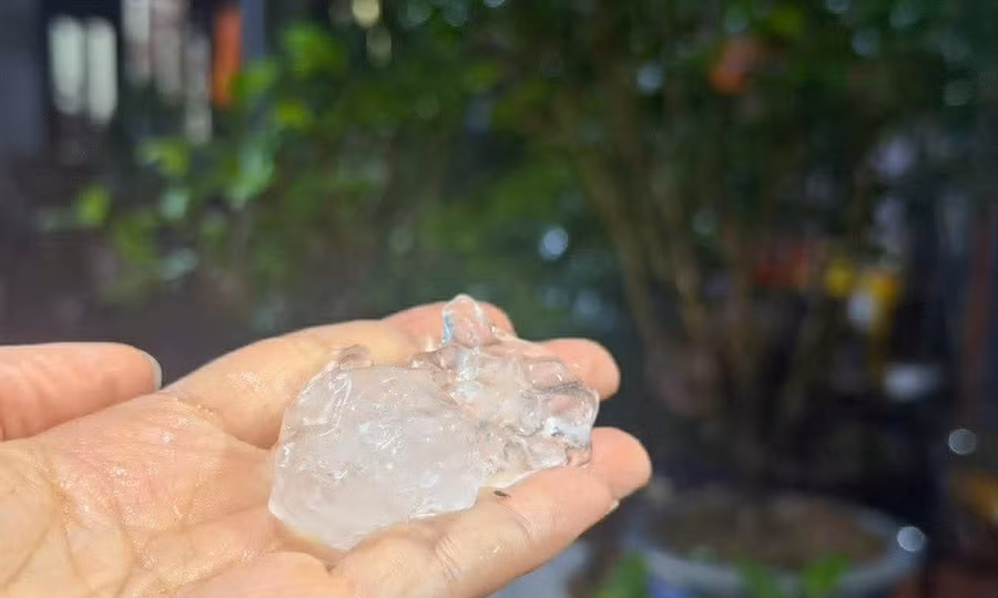 Mưa đá xuất hiện ở Hà Nội và các tỉnh phía Bắc