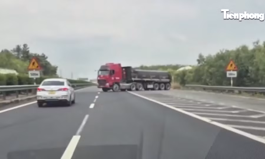 Rùng mình xe đầu kéo 'diễn xiếc' trên cao tốc TPHCM – Long Thành – Dầu Giây
