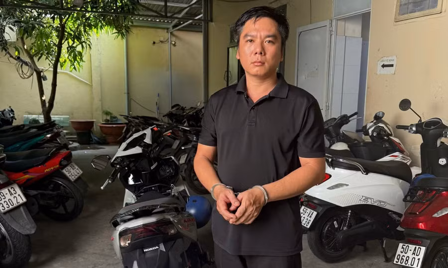 Cướp giật iPhone xong ‘ân hận’, nhờ tài xế công nghệ giao nộp công an