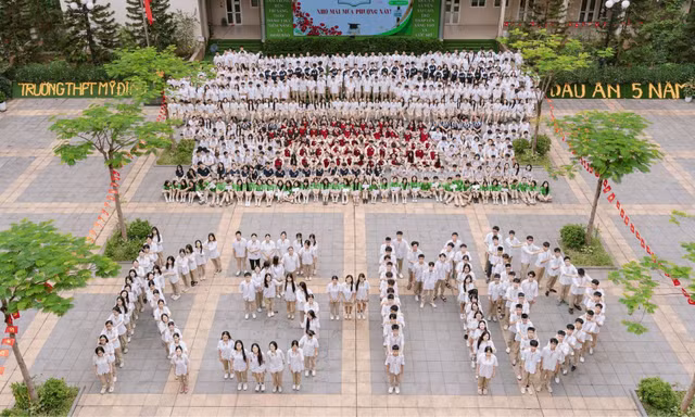 'Tiết học đặc biệt' tại THPT Mỹ Đình: Khi lòng biết ơn là hành trang trưởng thành