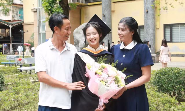 Nữ sinh ngành Luật tốt nghiệp Xuất sắc trước hạn, ghi dấu với nghiên cứu khoa học và hoạt động Đoàn - Hội 