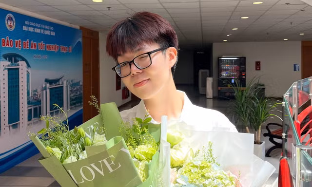 Nam sinh tốt nghiệp với GPA 4.0: ‘Thủ khoa chỉ là một bước đệm, không phải chiếc chìa khóa vạn năng’