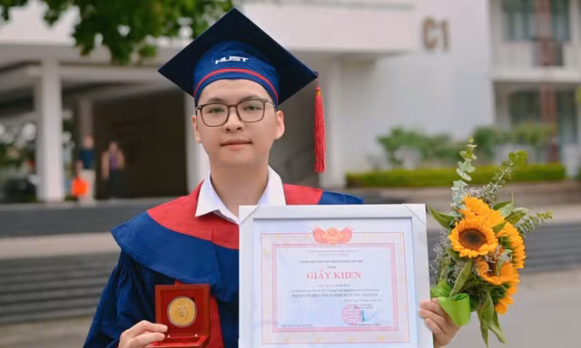 Nam sinh Bách khoa tốt nghiệp sớm loại Xuất sắc: ‘Điều mình tự hào nhất là đã không còn quá rụt rè’