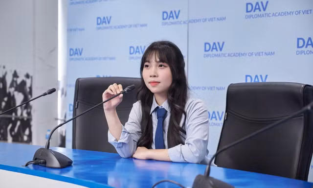 Nữ sinh Ngoại giao mang theo nền tảng chuyên Sử để chinh phục ngành Trung Quốc học