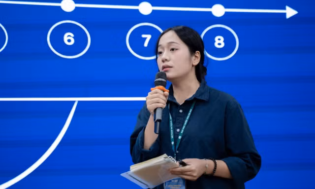 Trang chuẩn bị kỹ càng trước mỗi buổi thuyết trình cho cuộc thi nghiên cứu.