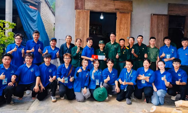 Tuổi trẻ ĐH Phenikaa vào bếp nấu ‘Bữa ăn tri ân’ cho các thương binh cao tuổi 