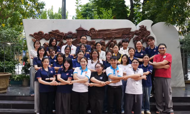 Sinh viên TP. HCM tìm về những trang sử oanh liệt