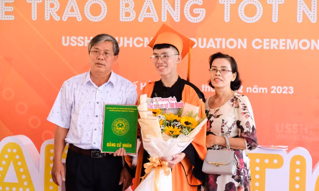 Từ TikTok đến những chiến dịch xanh: Hành trình của chàng sinh viên Văn hóa học đam mê Hoa hậu