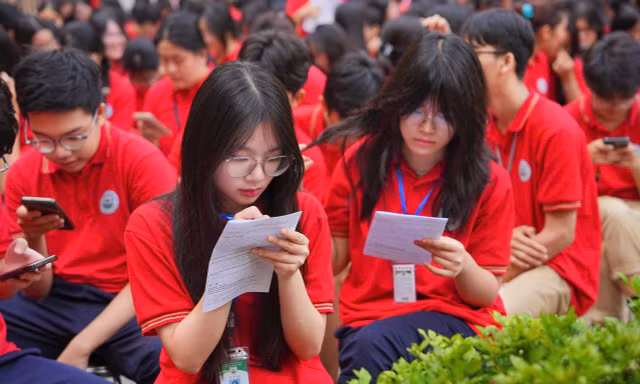 Học sinh trường THPT Mỹ Đình 'mở khóa' bản lĩnh tiếng Anh cùng 'UNLOCK THE IELTS 2025'