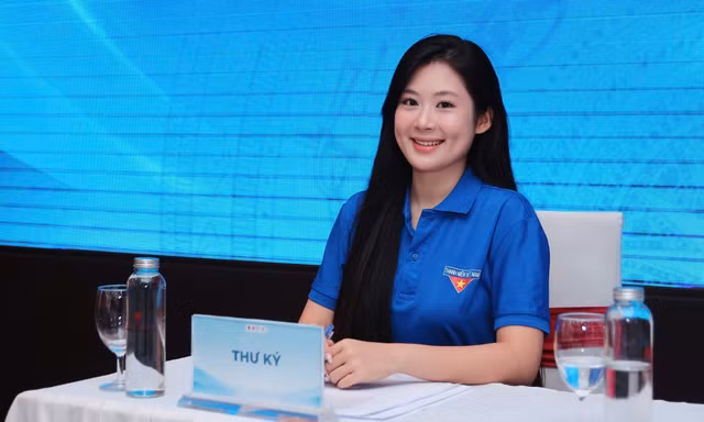 Hành trình vượt qua giới hạn bản thân đến danh hiệu Á khôi 2 'Duyên dáng Sinh viên Việt Nam' của nữ sinh UEB 