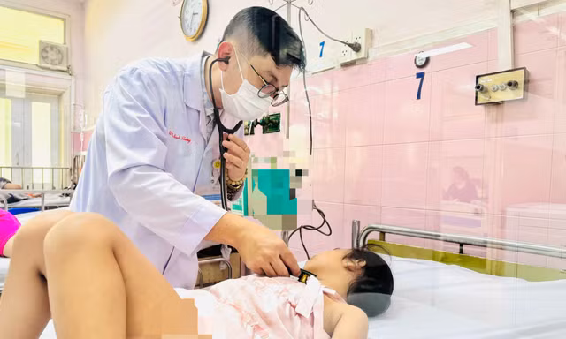 Vụ hàng chục học sinh TPHCM nhập viện: Số ca nghi ngộ độc tăng nhanh 
