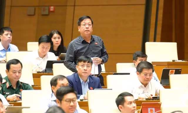 Sao không cho phép chủ tịch xã ủy quyền chứng thực giấy khai sinh, khai tử, chứng nhận kết hôn?