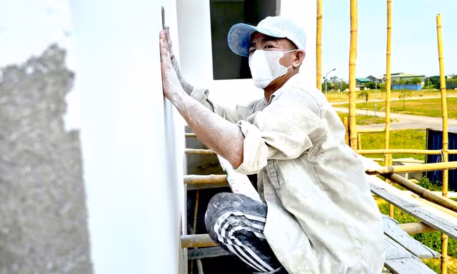 Người dân Bắc Trung Bộ quay quắt trong nắng nóng gay gắt