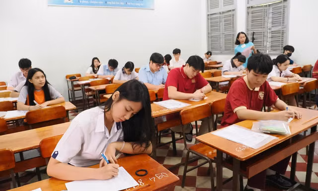 Hơn 150.000 thí sinh tại TPHCM chính thức bước vào kỳ thi lịch sử