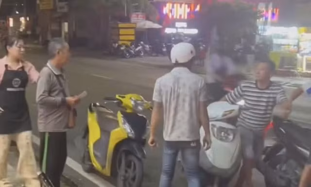 Cụ ông bán vé số ở Phú Quốc bị dọa đánh vì gọi khách bằng chú