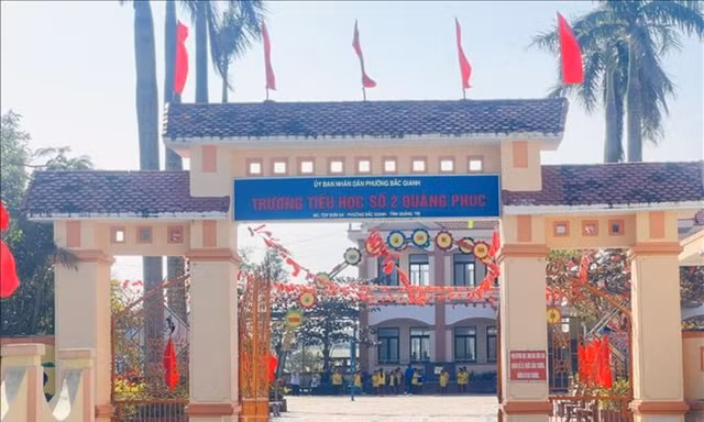 Tạm đình chỉ một hiệu trưởng nghi vấn ‘chạy’ hợp đồng giáo viên để phục vụ điều tra
