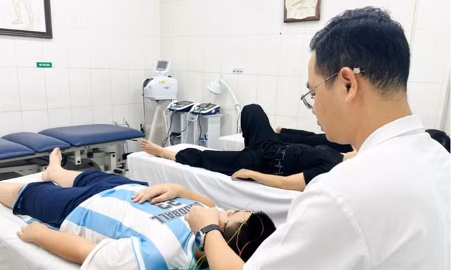 Nhiều trẻ nhập viện vì méo miệng, lệch mặt