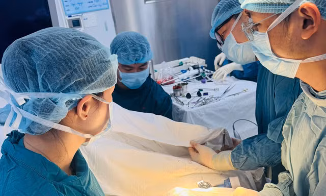 'Trứng rồng' kẹt trong hậu môn khiến nam thanh niên nhập viện cấp cứu