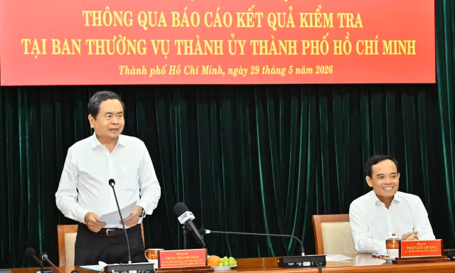 Chủ tịch Quốc hội lưu ý về giải ngân đầu tư công, tháo gỡ vướng mắc về thủ tục ở TPHCM 