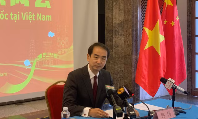 Đại sứ Trung Quốc tại Việt Nam Hà Vĩ tại buổi họp báo ngày 21/4 ở Hà NộiẢnh: Thái An 