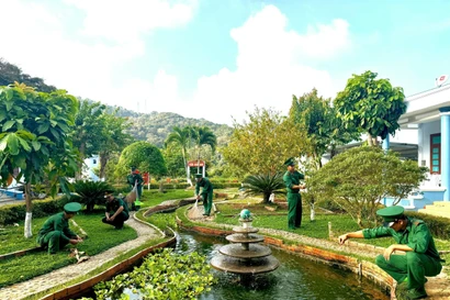 Xuân ấm từ những vườn rau người lính giữa trùng khơi